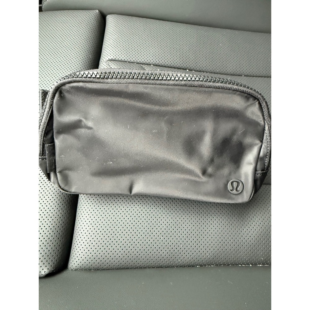 Lululemon‎ Everywhere Belt Bag Black 1L Waist Pack